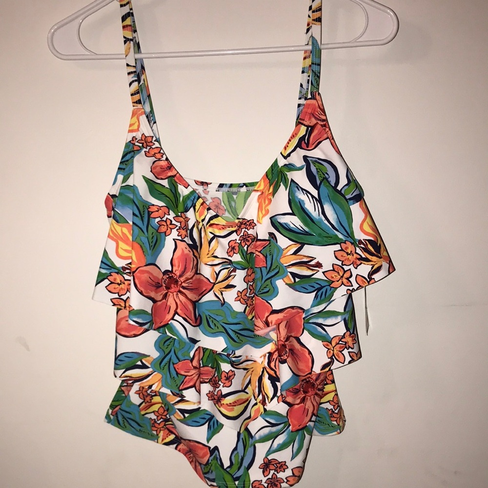 NWT!! Tropical Floral Women's Swimsuit Top Size Medium